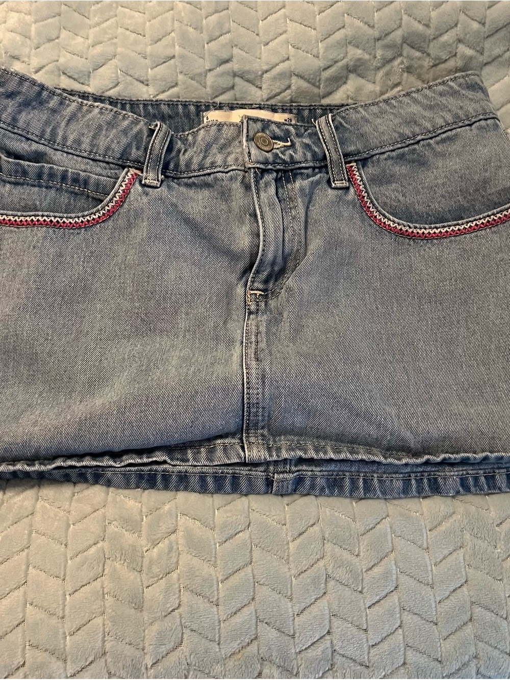 Hollister Women’s Light Blue Denim Jean skirt with built in shorts. EUC size 6
